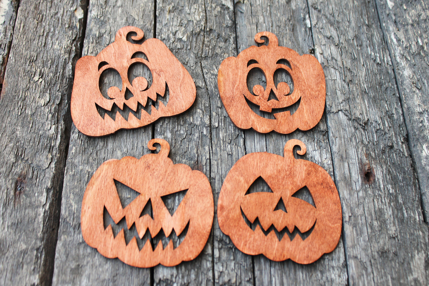 Round Halloween wooden coasters 3.5 inches - Set of 4 - made of high quality plywood - Modern coasters - Ready to ship - ready to use