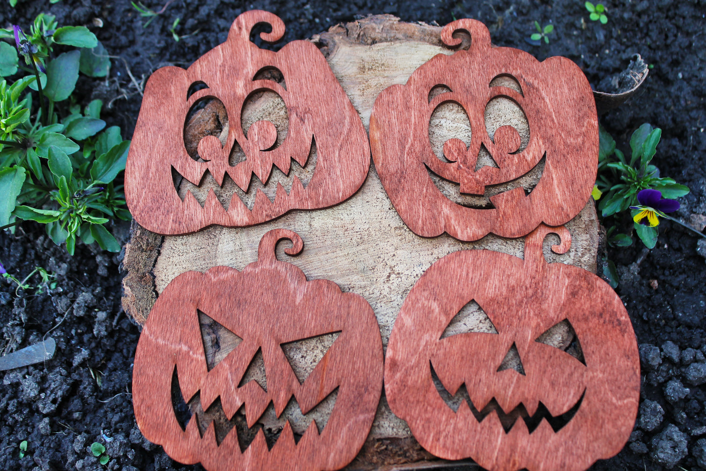 Round Halloween wooden coasters 3.5 inches - Set of 4 - made of high quality plywood - Modern coasters - Ready to ship - ready to use