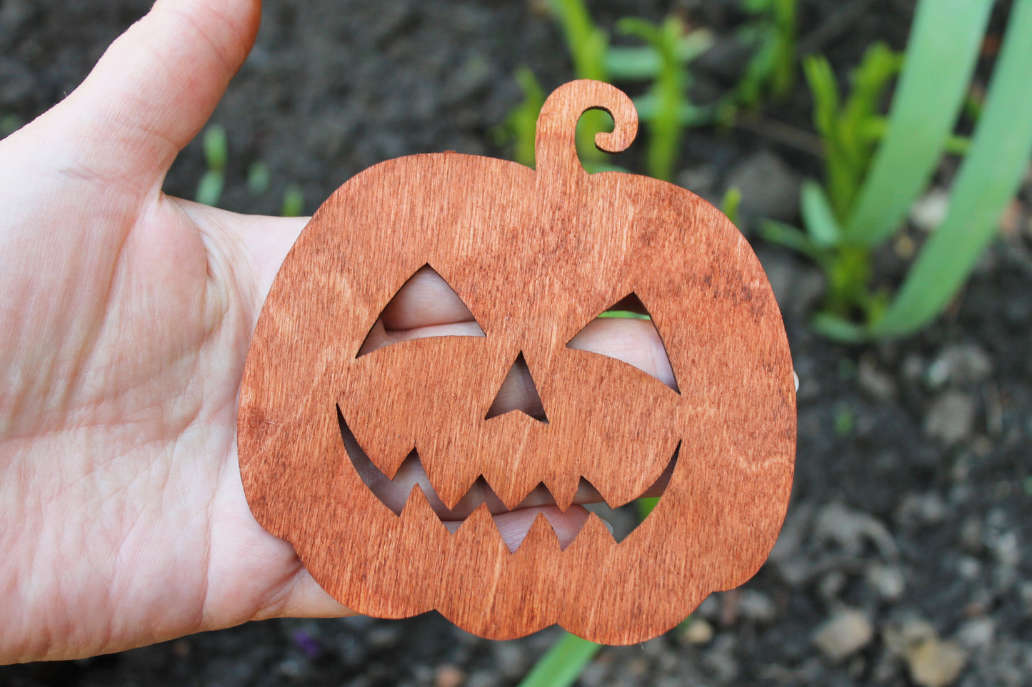 Round Halloween wooden coasters 3.5 inches - Set of 4 - made of high quality plywood - Modern coasters - Ready to ship - ready to use