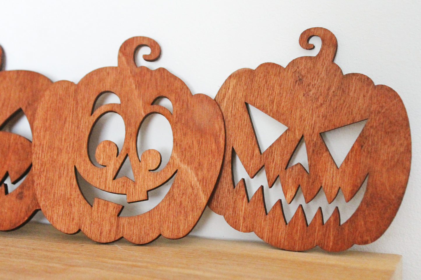 Round Halloween wooden coasters 3.5 inches - Set of 4 - made of high quality plywood - Modern coasters - Ready to ship - ready to use