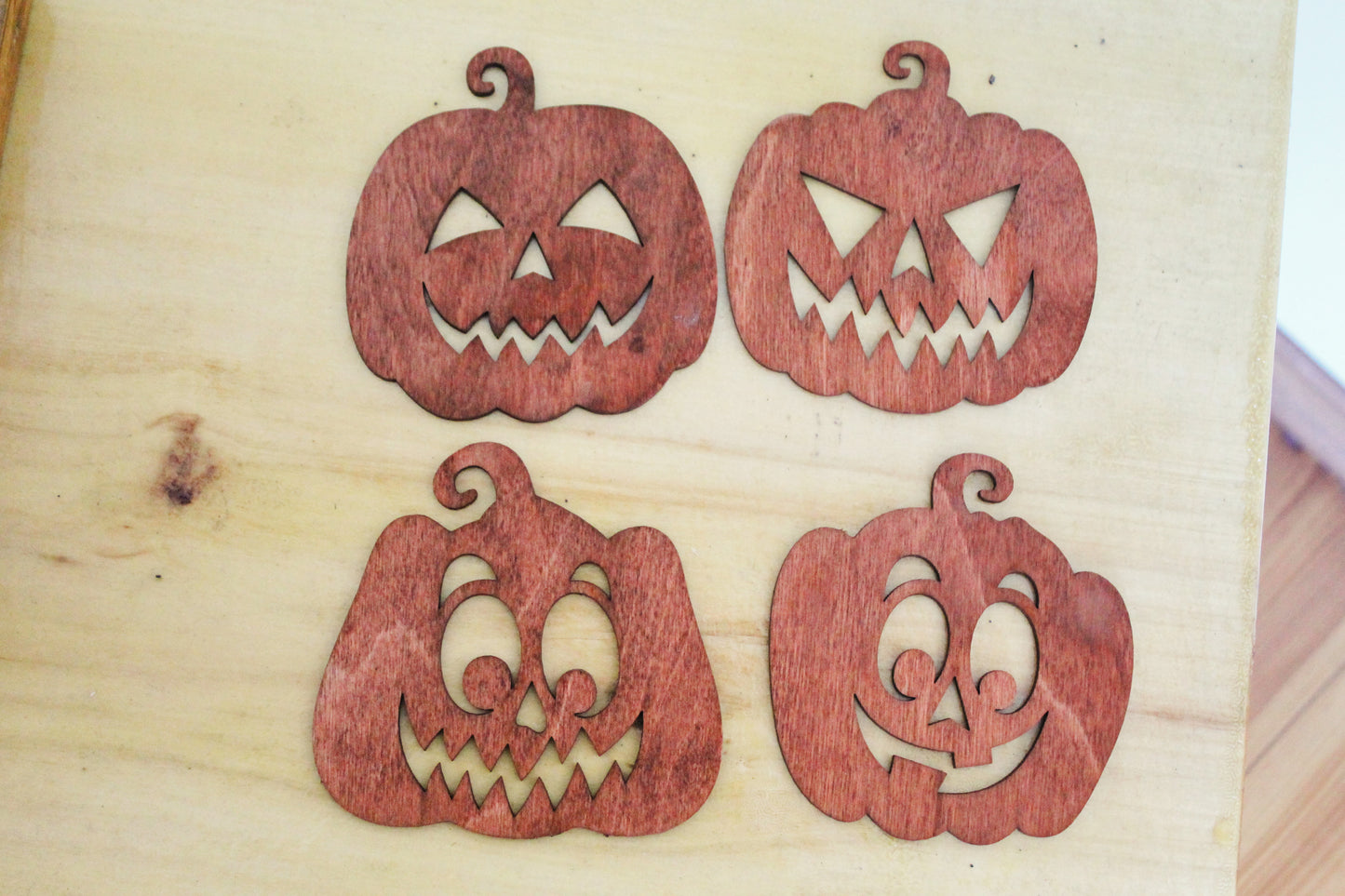 Round Halloween wooden coasters 3.5 inches - Set of 4 - made of high quality plywood - Modern coasters - Ready to ship - ready to use