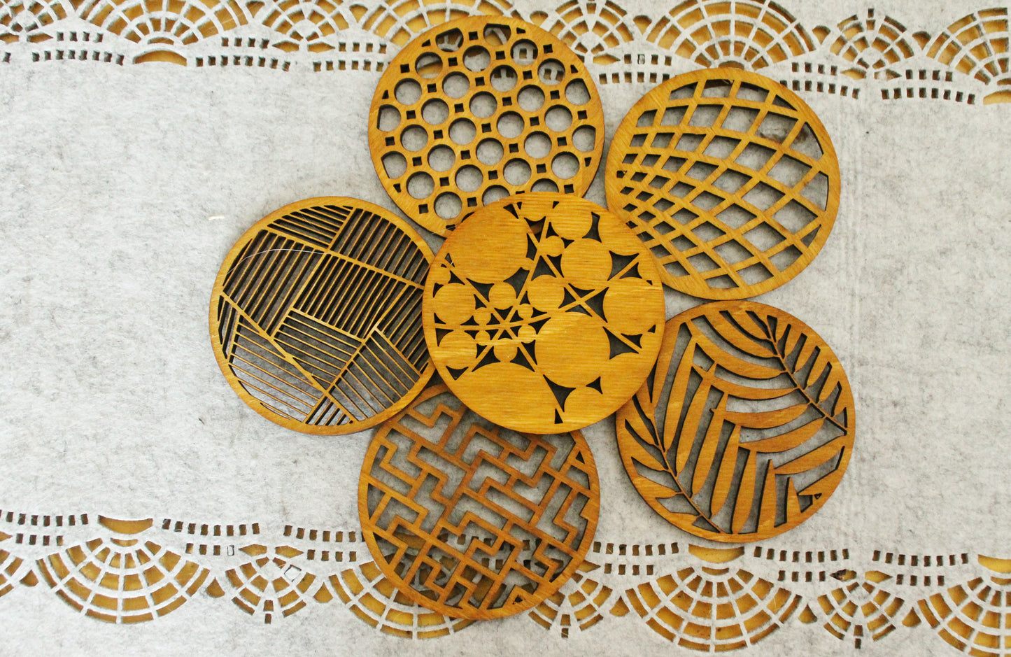 Round patterned wooden coasters 3.6 inches - 91 mm- Set of 6 - made of high quality plywood - Modern coasters - Ready to ship - ready to use