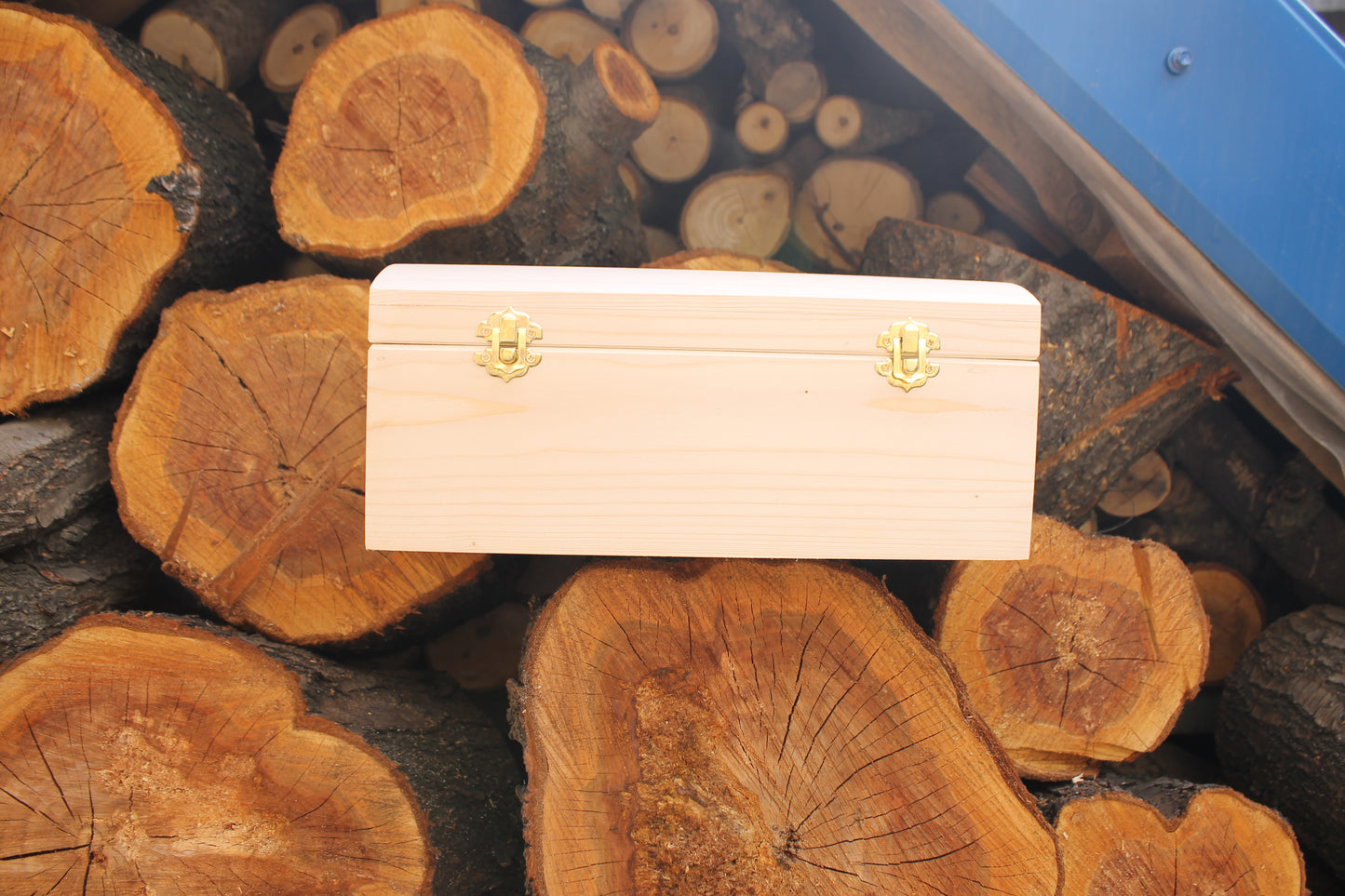 Wooden box - rounded lid - unfinished wooden box - 210 mm - 8.3 inch - with lid on hinges and lock - birch wood