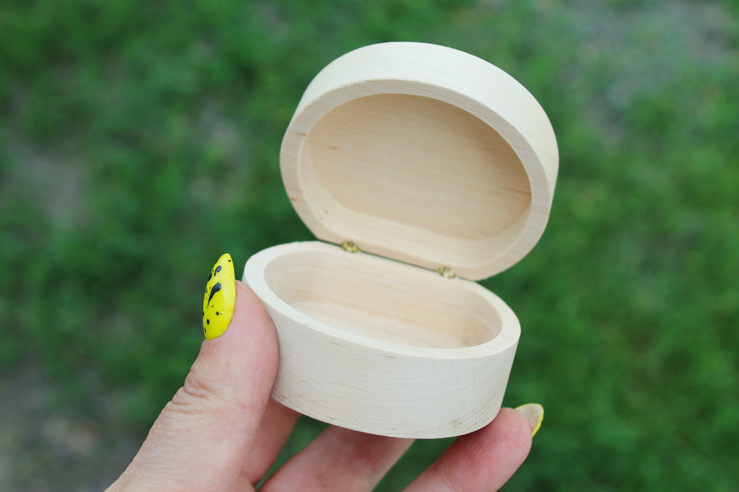 65 mm - Round unfinished wooden box - with cover on hinge - natural, eco friendly - 65 mm diameter