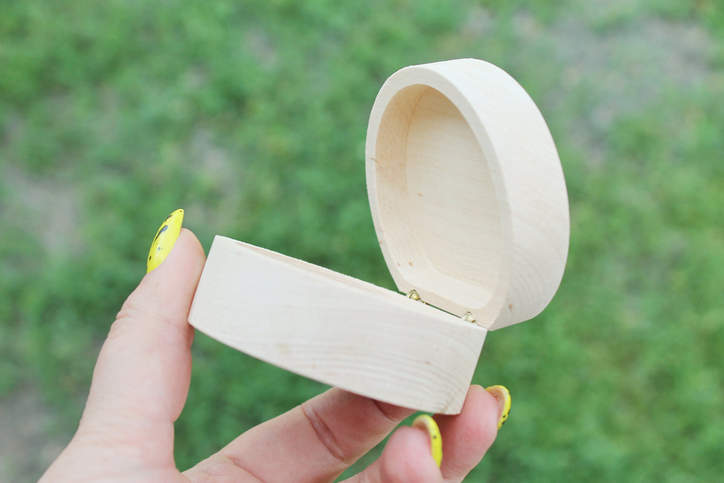 65 mm - Round unfinished wooden box - with cover on hinge - natural, eco friendly - 65 mm diameter