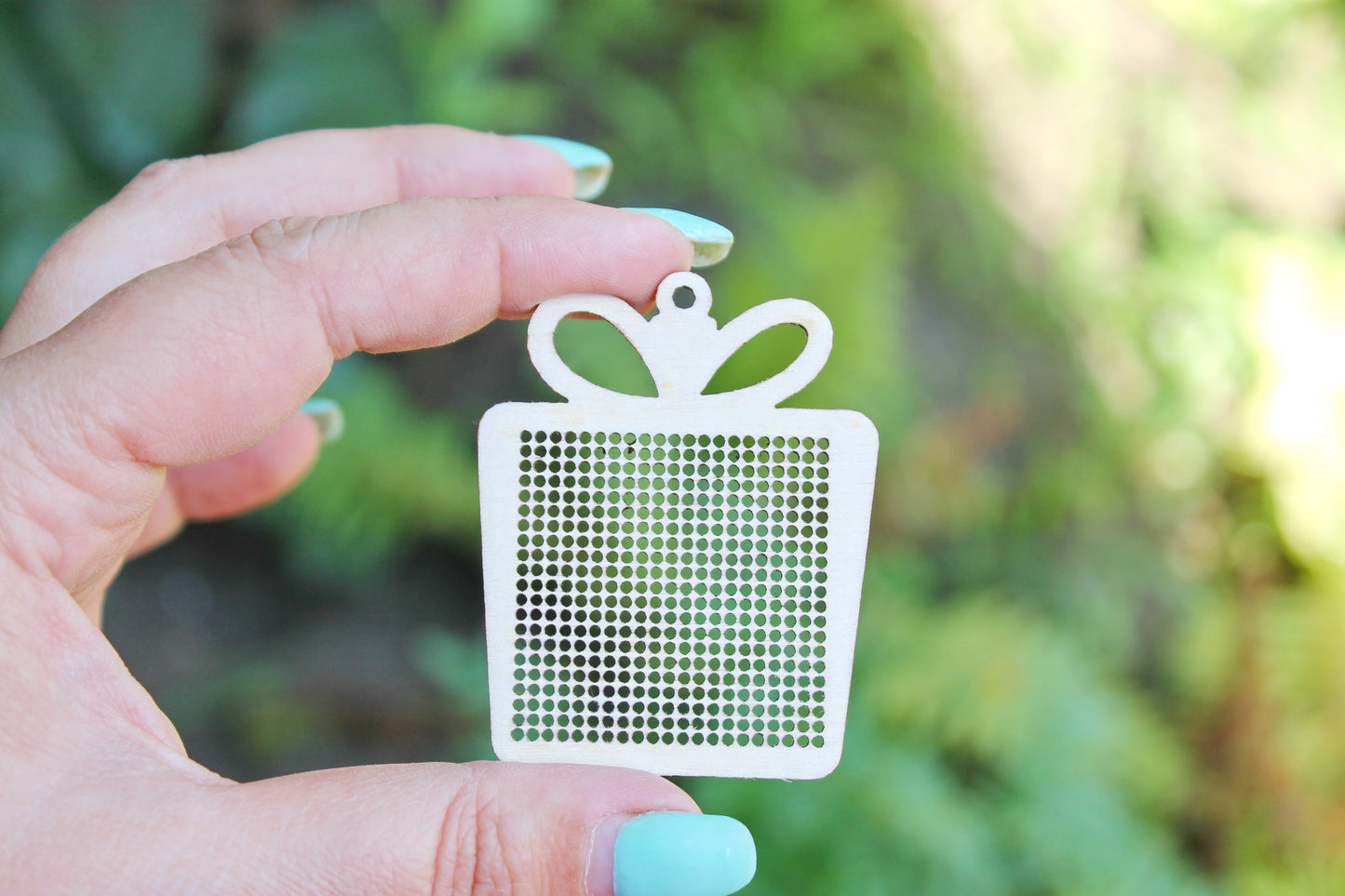 Christmas gift - Cross stitch pendant blank of Christmas present - blanks Wood Needlecraft Pendant, wooden cross stitch blank