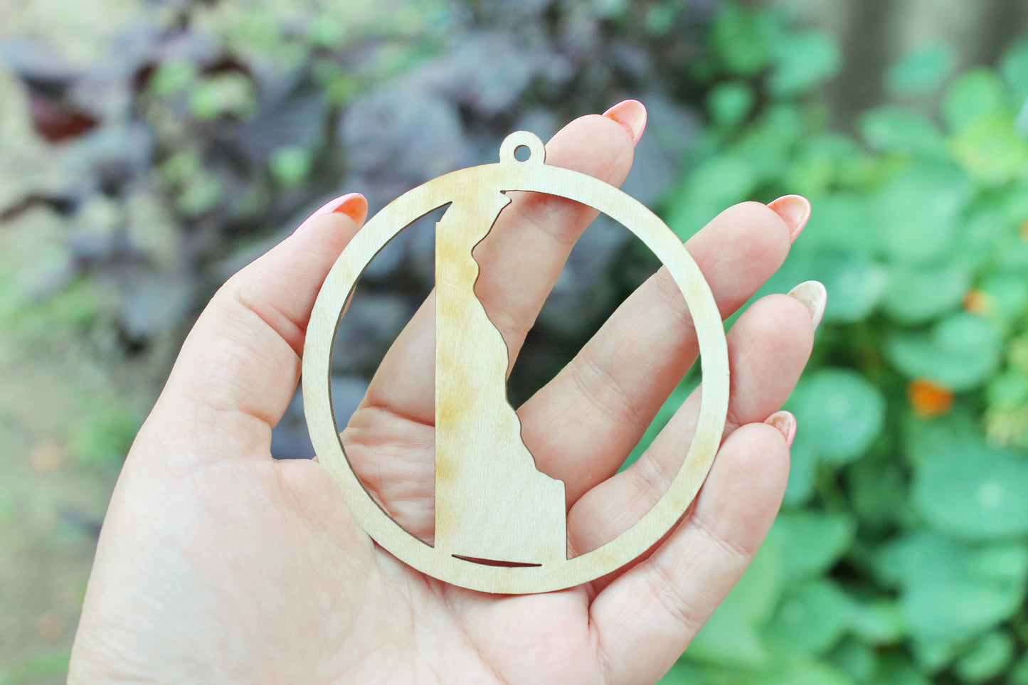 Delaware state pendant - Laser Cut - unfinished blank - 3.1 inches - Delaware Map Inside Circle