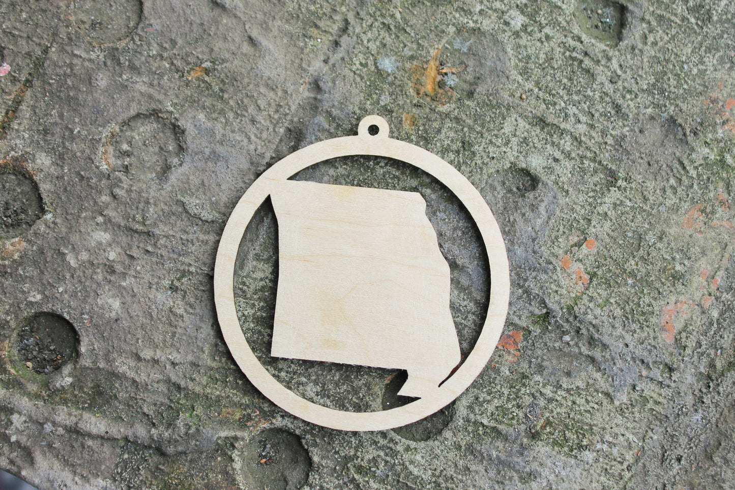 Missouri state pendant - Laser Cut - unfinished blank - 3.1 inches - Missouri Map Inside Circle