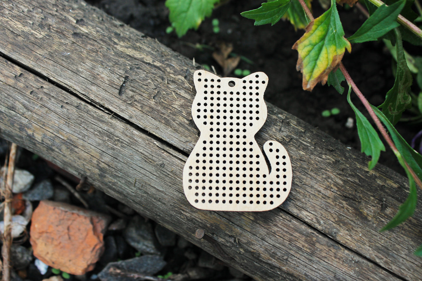 SET OF 5 - Cross stitch pendant blank Cat- cat blanks Wood Needlecraft Pendant, Necklace or Earrings - K4