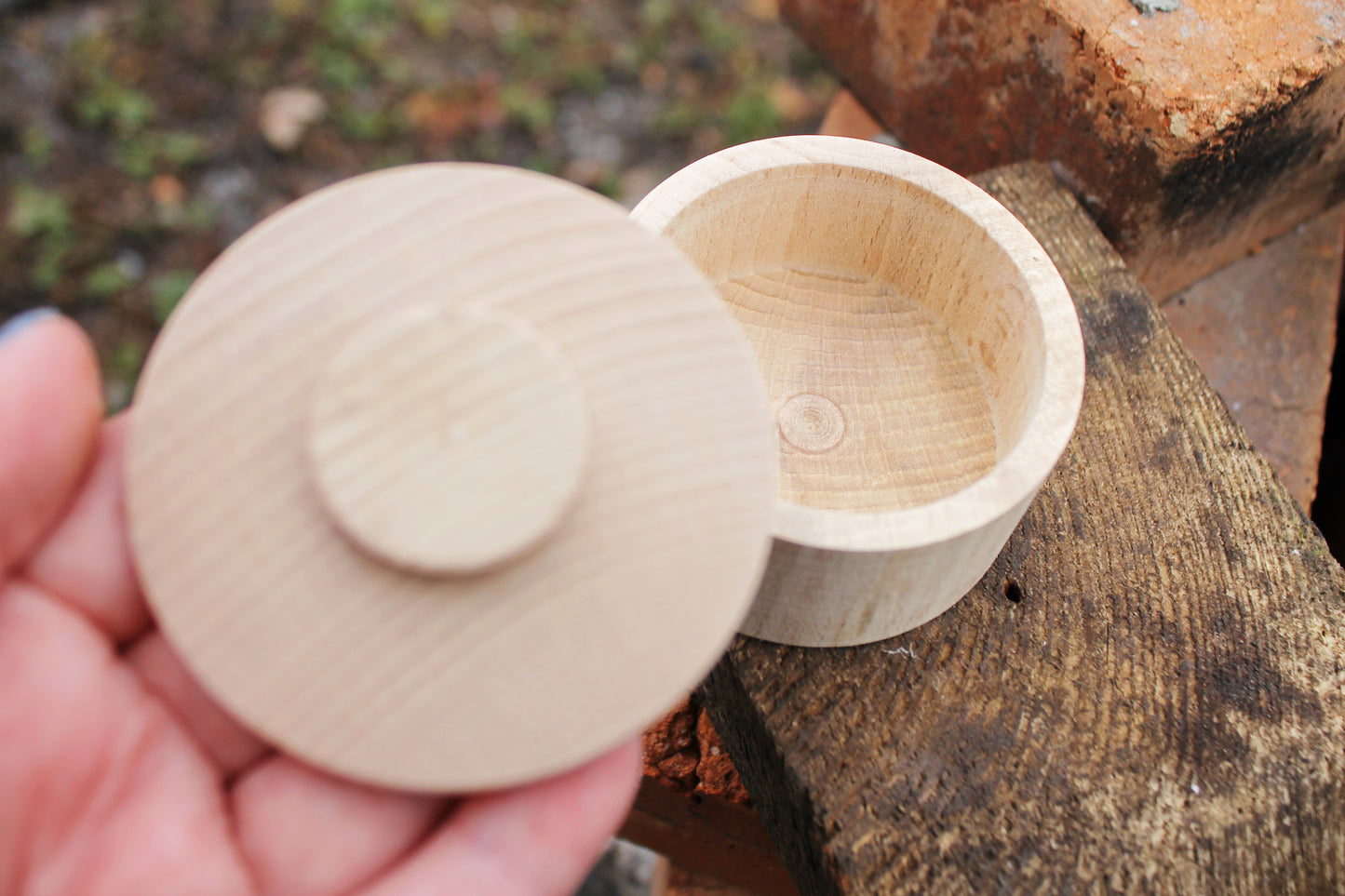Small wooden box 70 mm 2.8 inches - round unfinished wooden box - with lid - beech wood