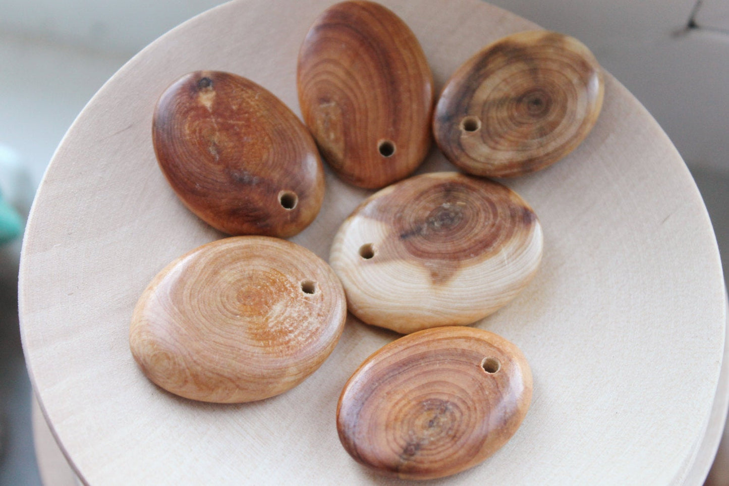 Set of 5 juniper oval pendant - Medalion - with a hole - Natural polished - eco friendly