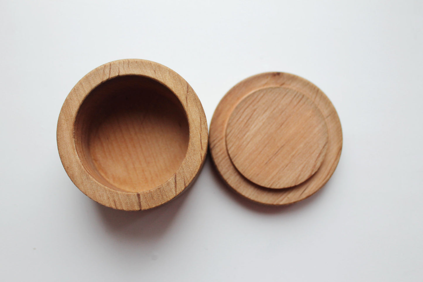 Round wooden box boiled in olive oil - with cover - natural, eco friendly - 60 mm diameter