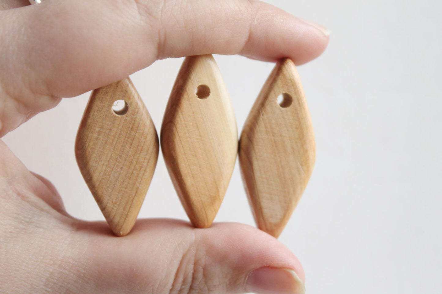 Set of 5 juniper wooden rhombs with hole - natural eco friendly - kids necklace