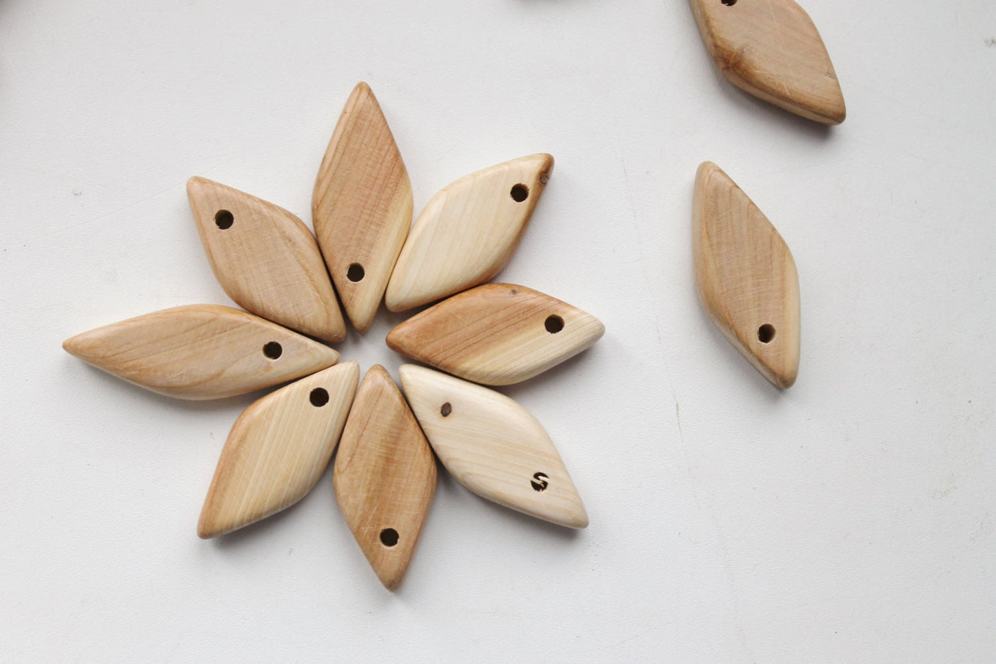 Set of 5 juniper wooden rhombs with hole - natural eco friendly - kids necklace
