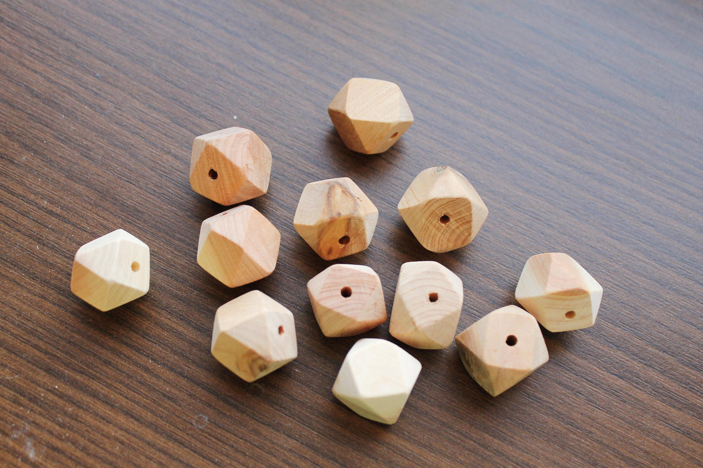 Juniper polyhedron beads - set of 5 pcs - 15-17 mm - eco-friendly beads