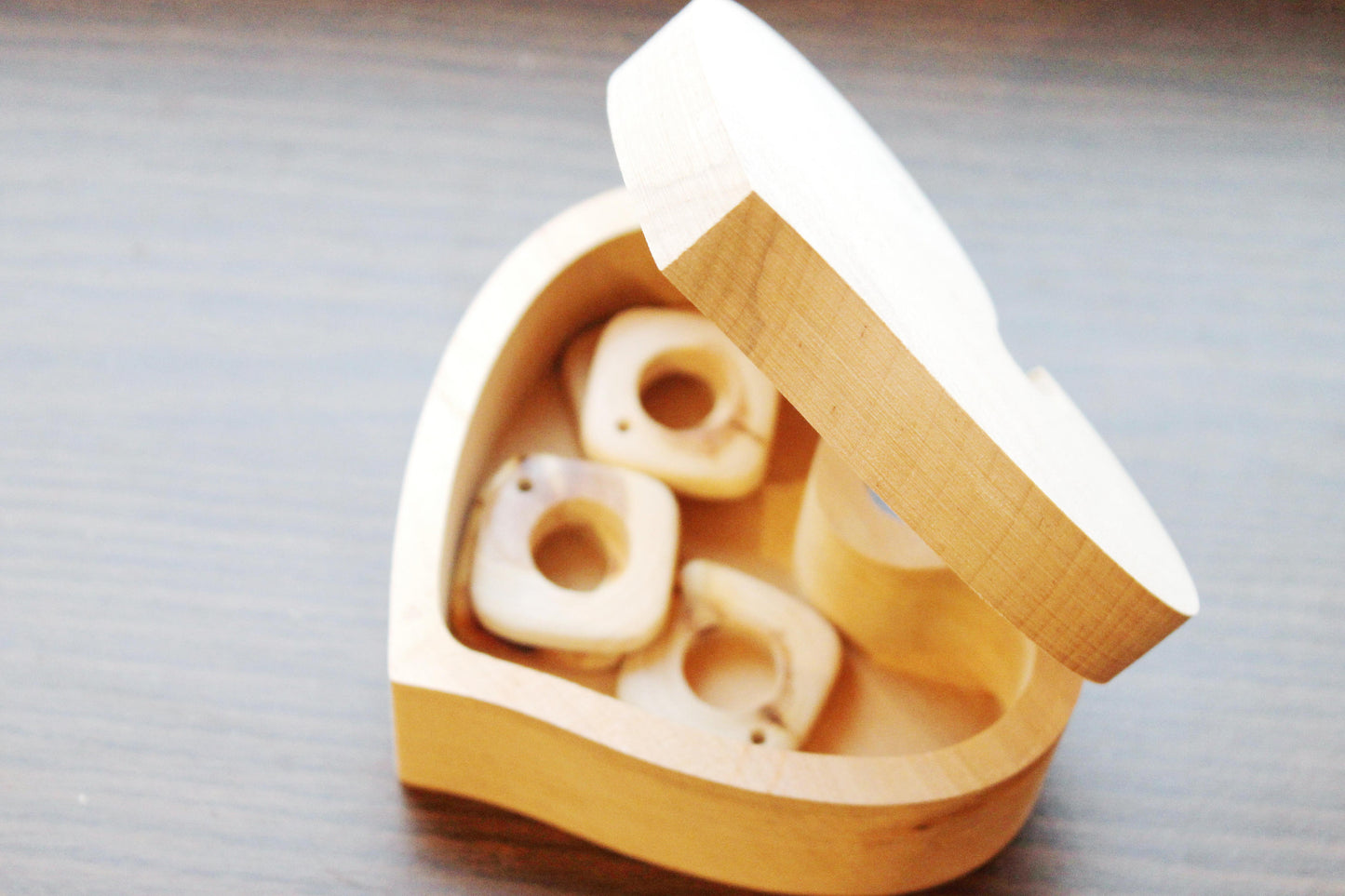 Set of 5 juniper wooden square rings 30 mm - natural eco friendly - kids necklace