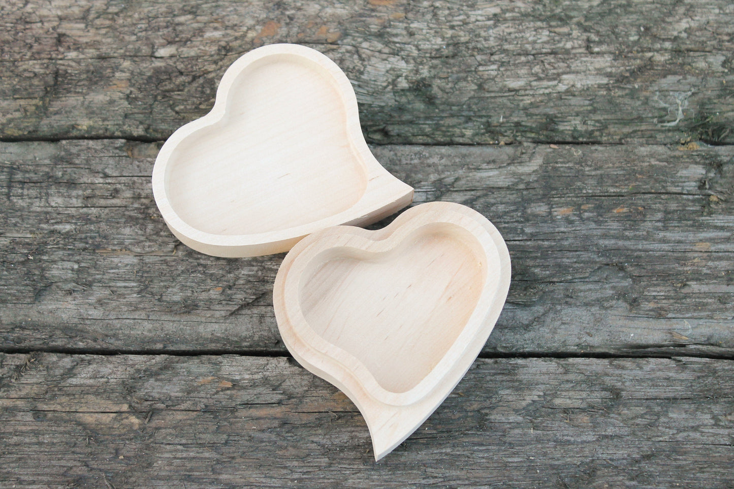 Heart-box unfinished wooden 3 inches - with lid - no hinges - natural, eco friendly