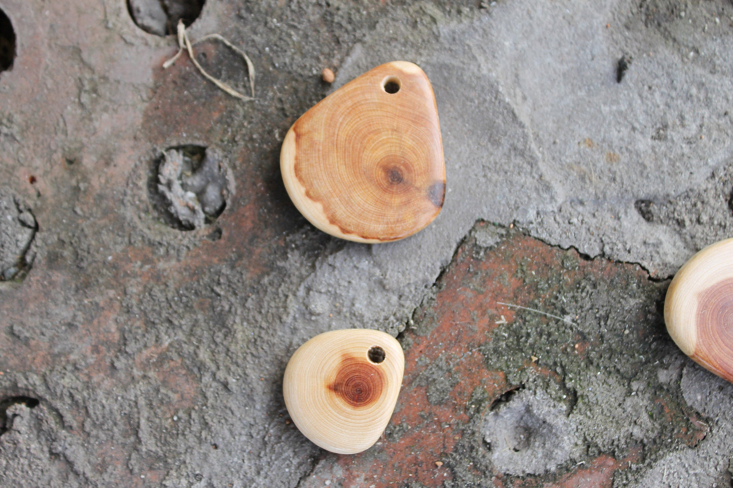 Set of 5 juniper oval pendant with a hole - Natural polished - eco friendly