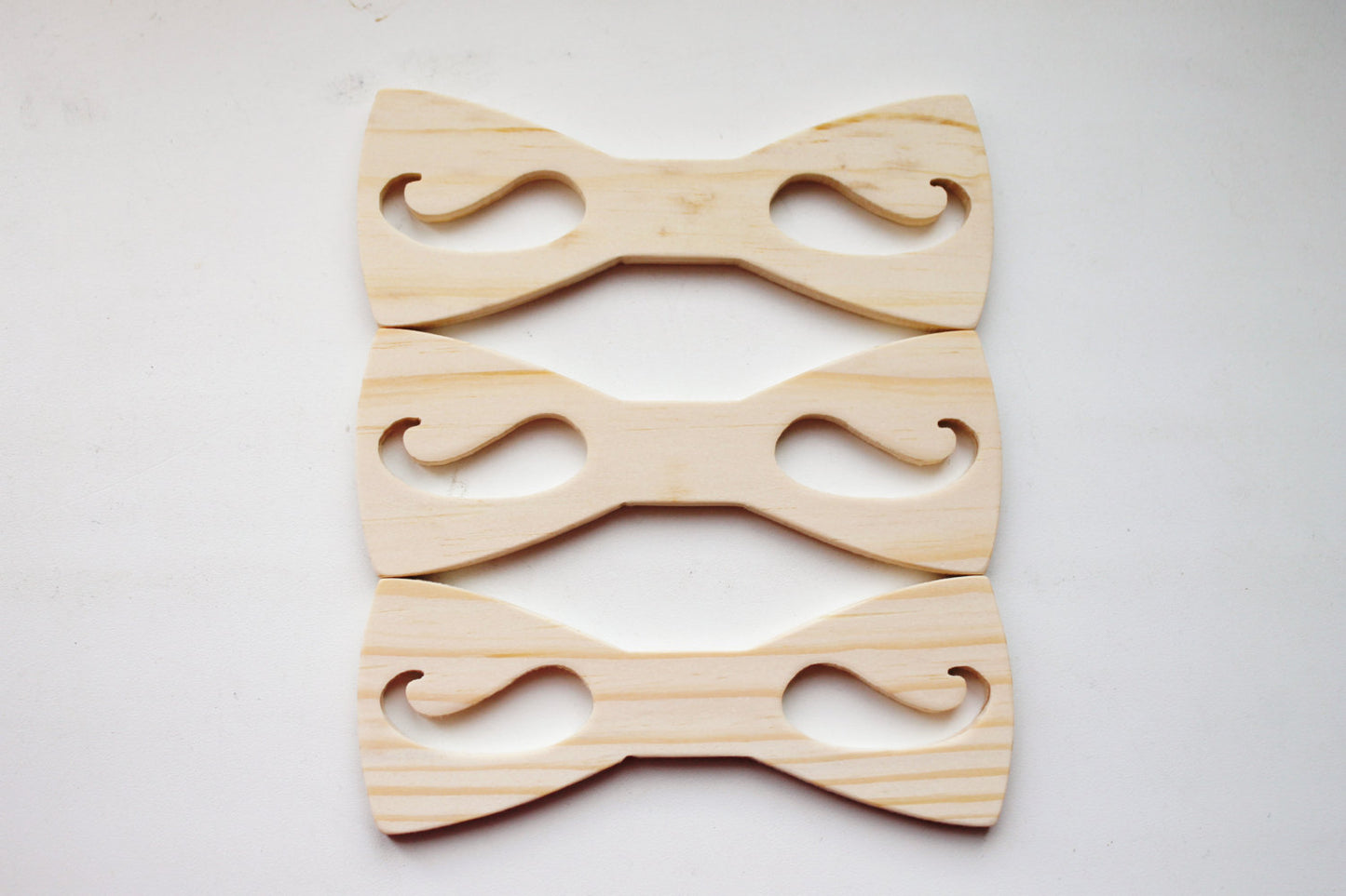 Unfinished wooden bow tie with the mustaches inside - natural - eco friendly - Pine wood