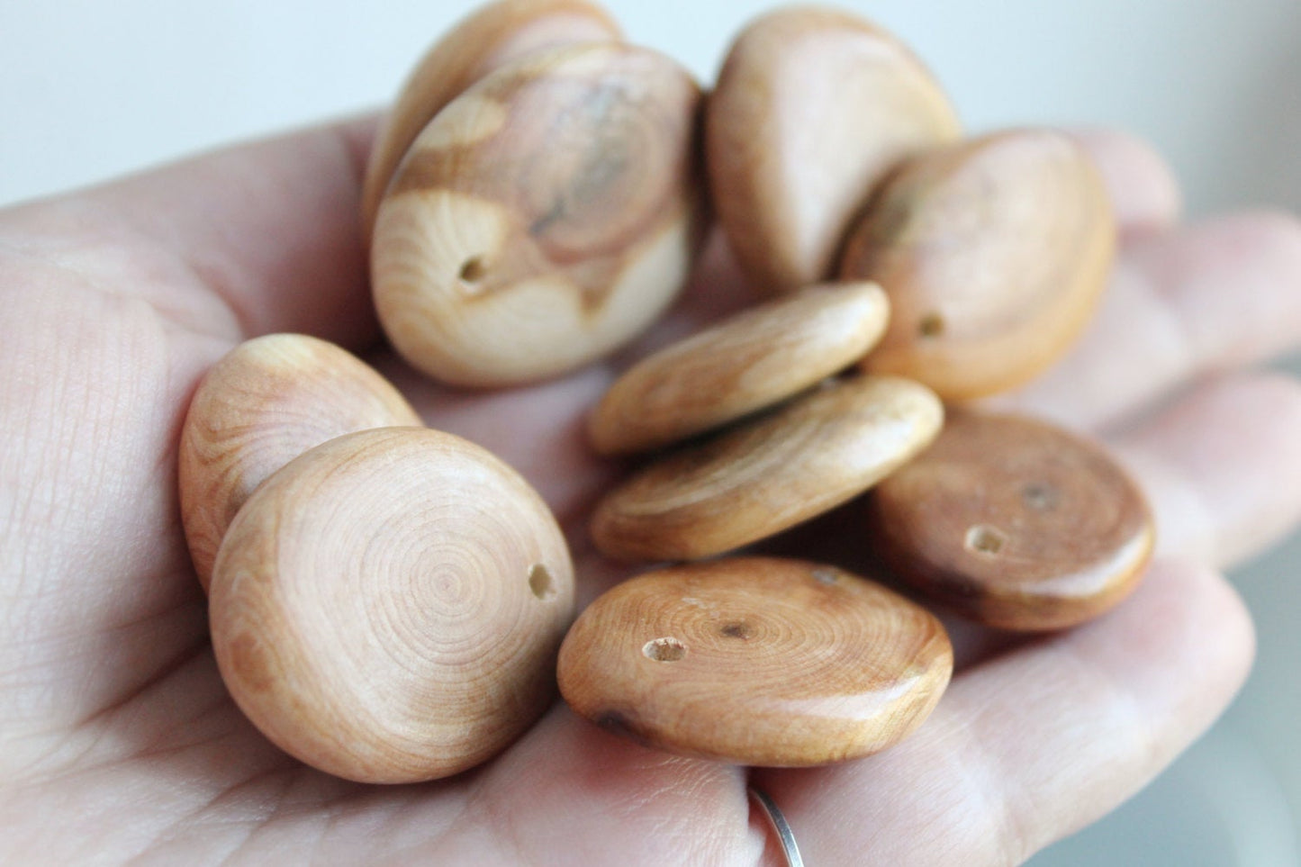 Set of 5 juniper oval pendant - Medalion - with a hole - Natural polished - eco friendly