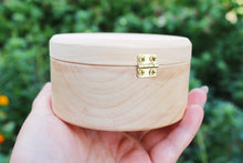 Load image into Gallery viewer, 100 mm round unfinished wooden box on hinge - natural, eco friendly - 100 mm diameter
