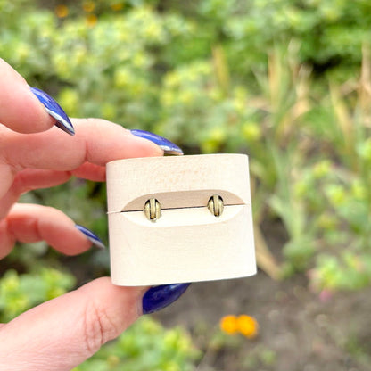 Wooden Magnetic Ring Box 45 mm – Small Wedding Ring Holder - Handmade Alder Wood Jewelry Box - Natural Wood Keepsake Box - Proposal Gift