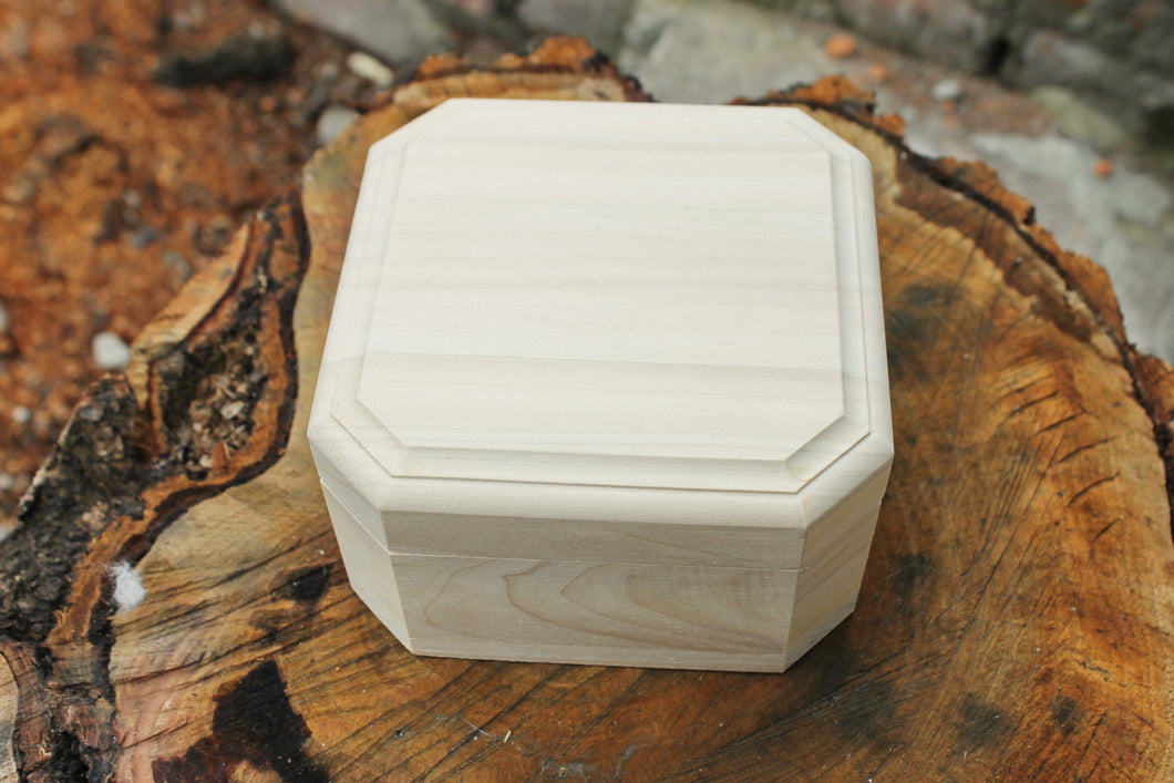 Square wooden box - with chamfer - unfinished wooden box - 130 mm - 5.1 inch - with lid on hinges - poplar wood