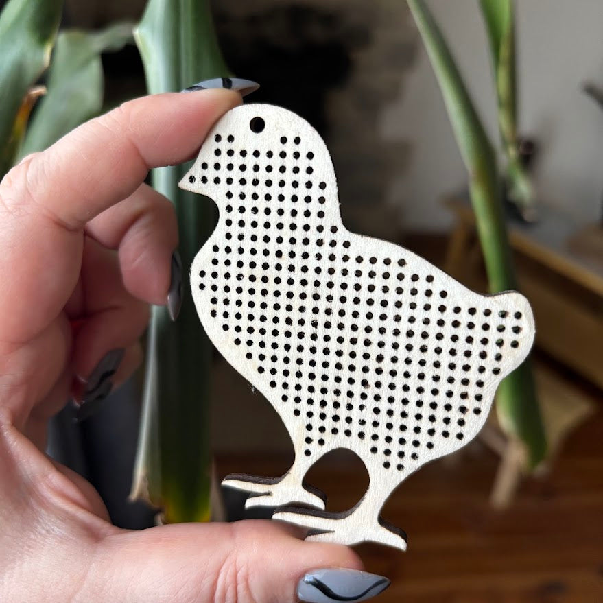 Embroidery Chick Wooden Blank (Baby Chick) – Birch Plywood Cutout for DIY Cross Stitch, 90x71 mm Craft Ornament