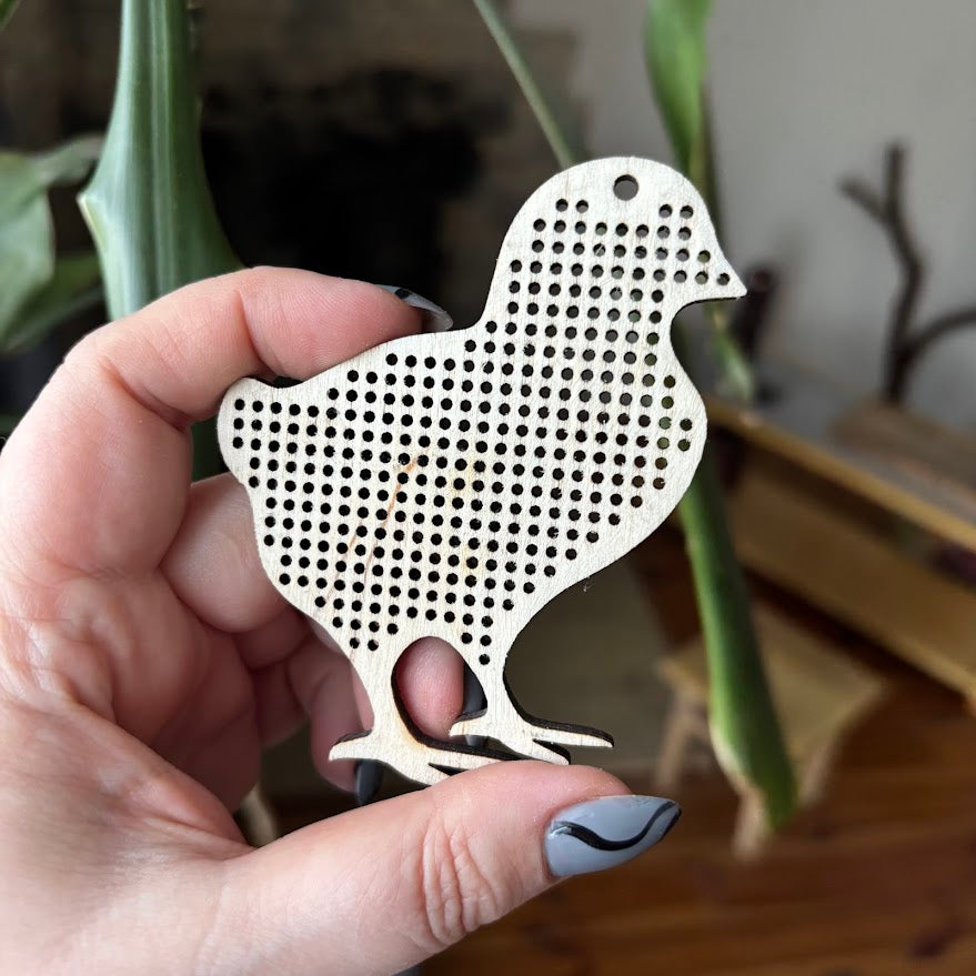 Embroidery Chick Wooden Blank (Baby Chick) – Birch Plywood Cutout for DIY Cross Stitch, 90x71 mm Craft Ornament