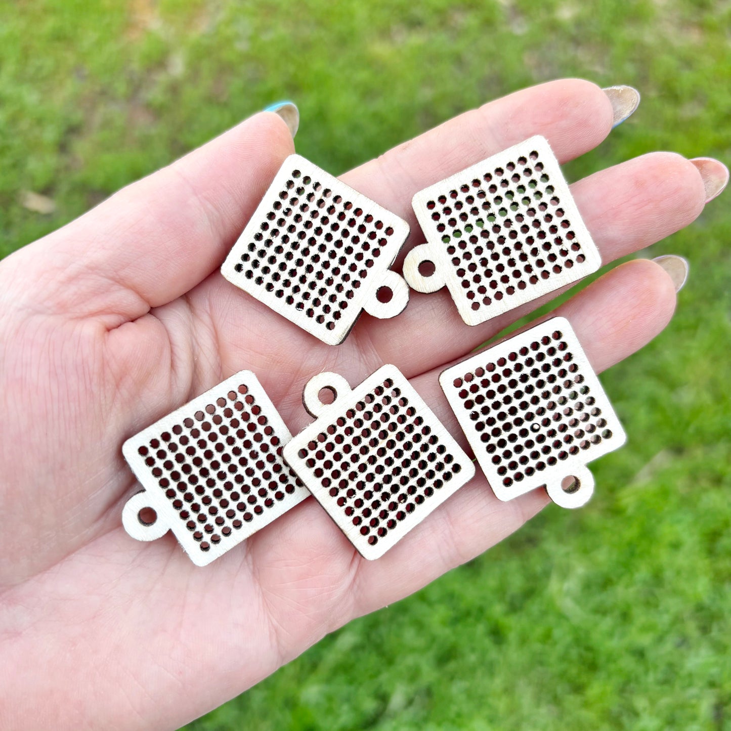 Tiny Cross Stitch Wood Blanks for Embroidery Jewelry - Mini 1х1 inch Birch Plywood Pendants for Earrings, Charms & DIY Crafts