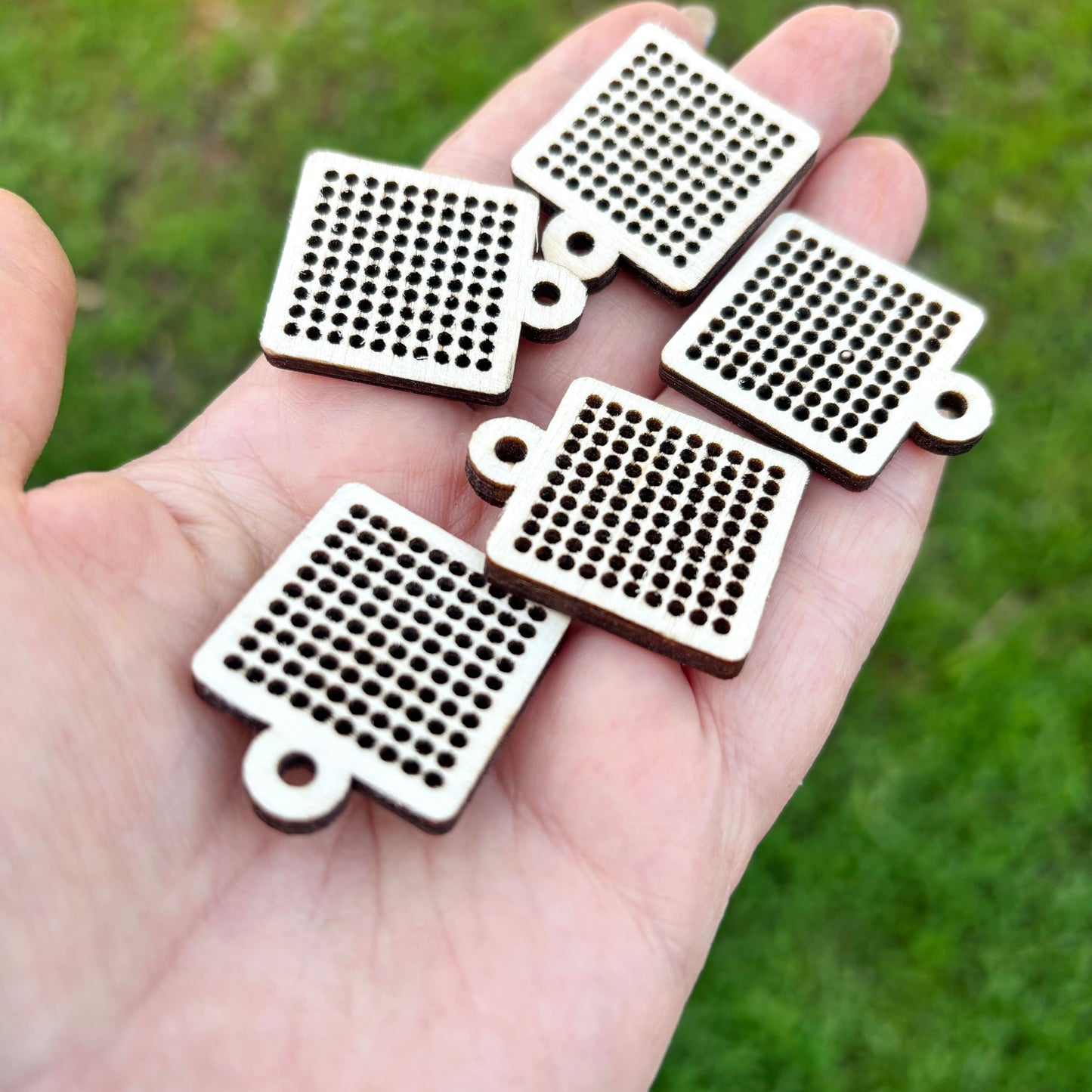 Tiny Cross Stitch Wood Blanks for Embroidery Jewelry - Mini 1х1 inch Birch Plywood Pendants for Earrings, Charms & DIY Crafts