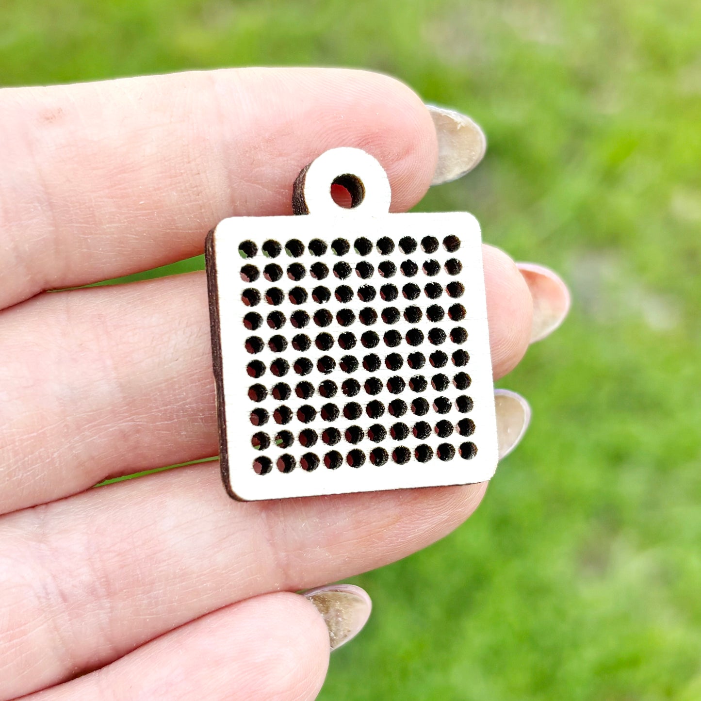 Tiny Cross Stitch Wood Blanks for Embroidery Jewelry - Mini 1х1 inch Birch Plywood Pendants for Earrings, Charms & DIY Crafts