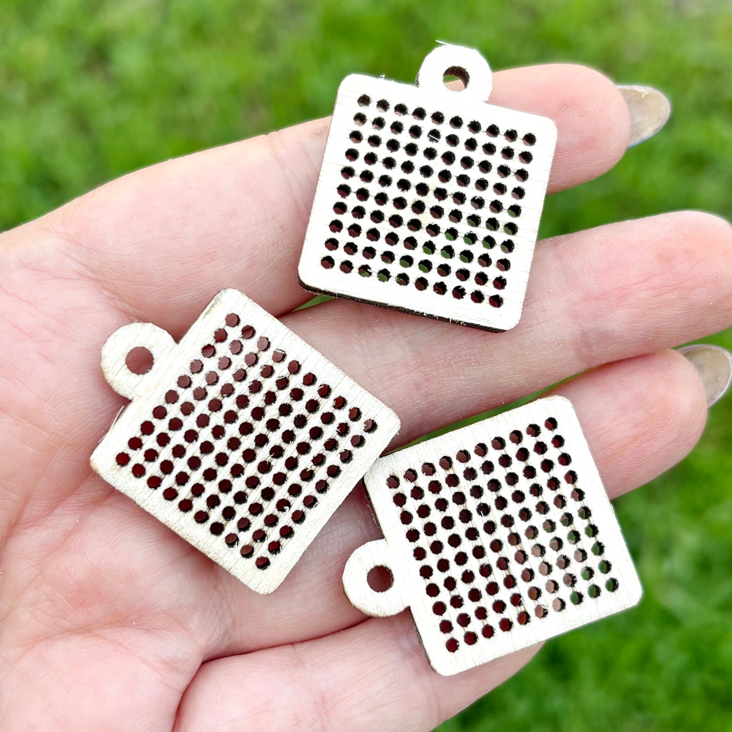 Tiny Cross Stitch Wood Blanks for Embroidery Jewelry - Mini 1х1 inch Birch Plywood Pendants for Earrings, Charms & DIY Crafts