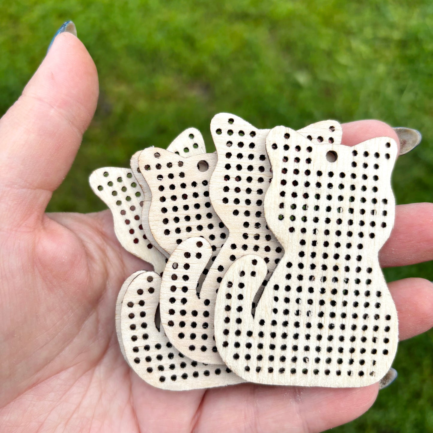 Cat Cross Stitch Blank Wooden Pendant, DIY Embroidery Ornament, Laser Cut Craft Supply, Single Piece or Bulk Pack