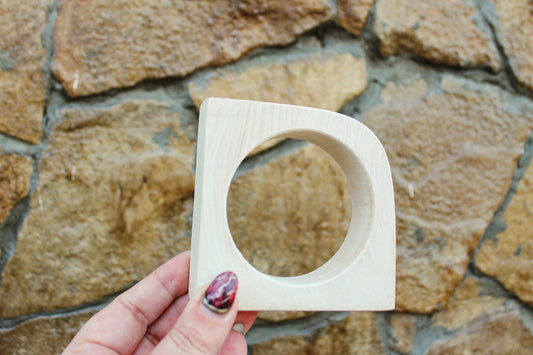 Wooden bangle unfinished - one rounded corner - 30 mm - 1.2 inches - natural eco friendly IL30