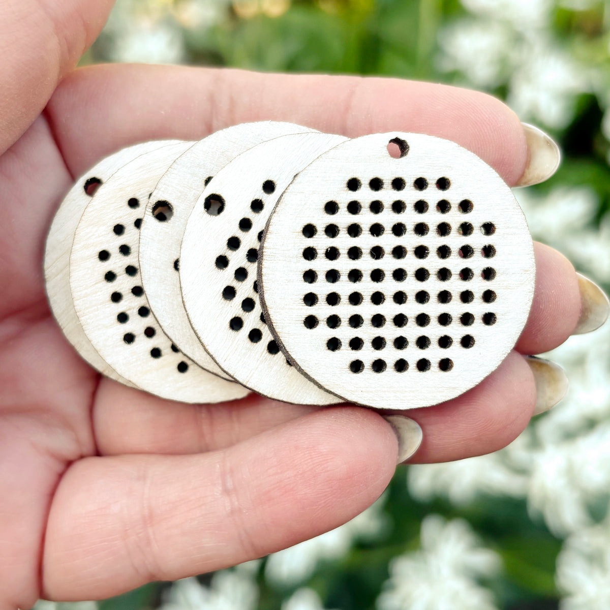 Wooden Cross Stitch Blanks 35mm – Unfinished Wood Pendant Bases, Embroidery Craft Shapes for DIY Jewelry & Needlework