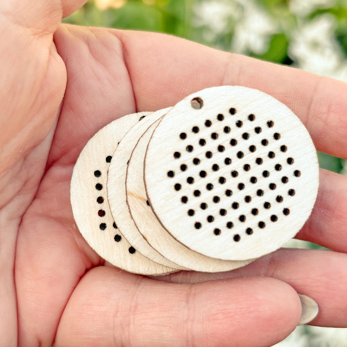 Wooden Cross Stitch Blanks 35mm – Unfinished Wood Pendant Bases, Embroidery Craft Shapes for DIY Jewelry & Needlework