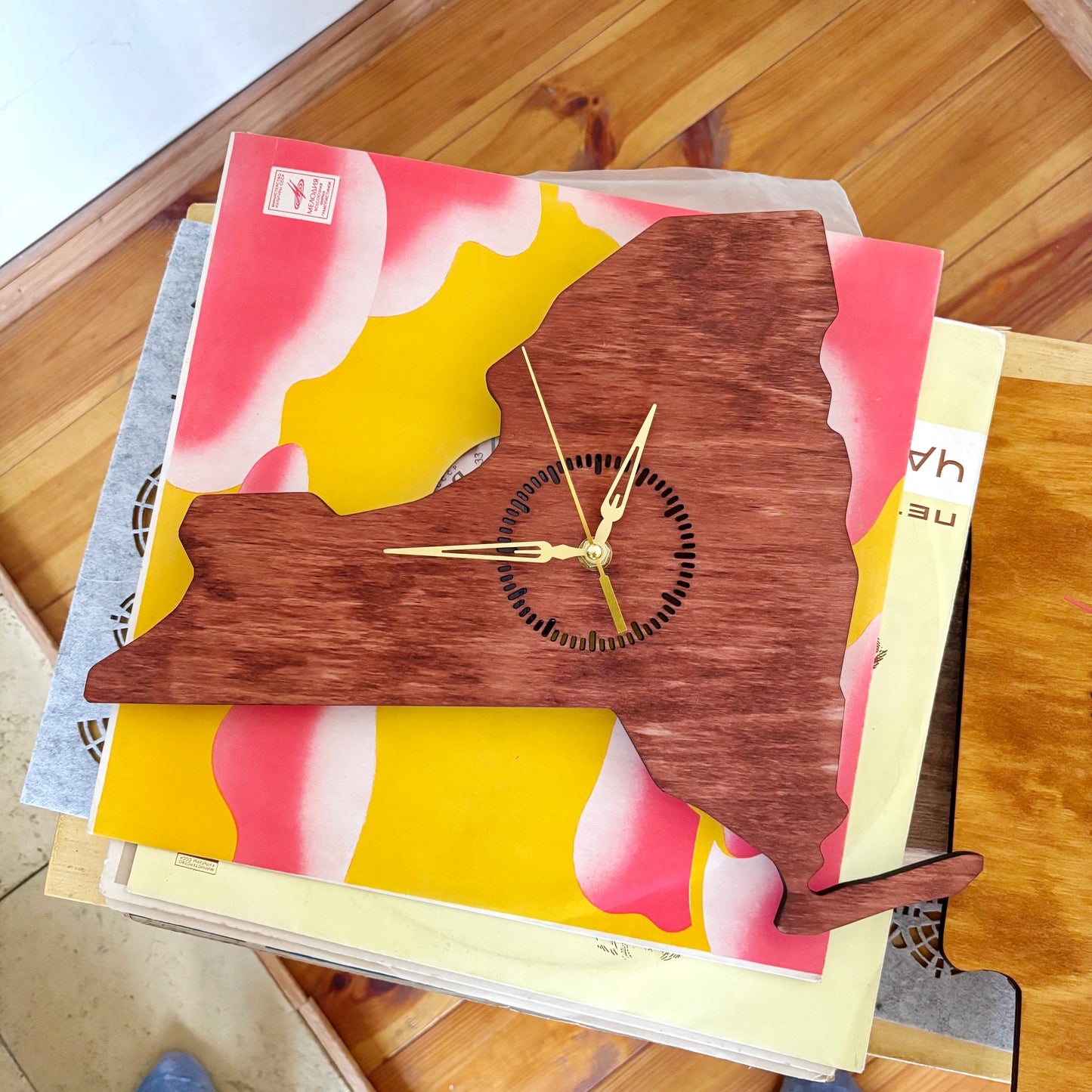 Wooden modern clock - New York - state -cherry wood color - 360 mm - 14.2 inches - handmade clock - Silent clock mechanism