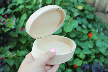 Oval unfinished wooden box 6.9 inches x 4.2 inches - eco-friendly - made from alder wood - oblong box on magnets