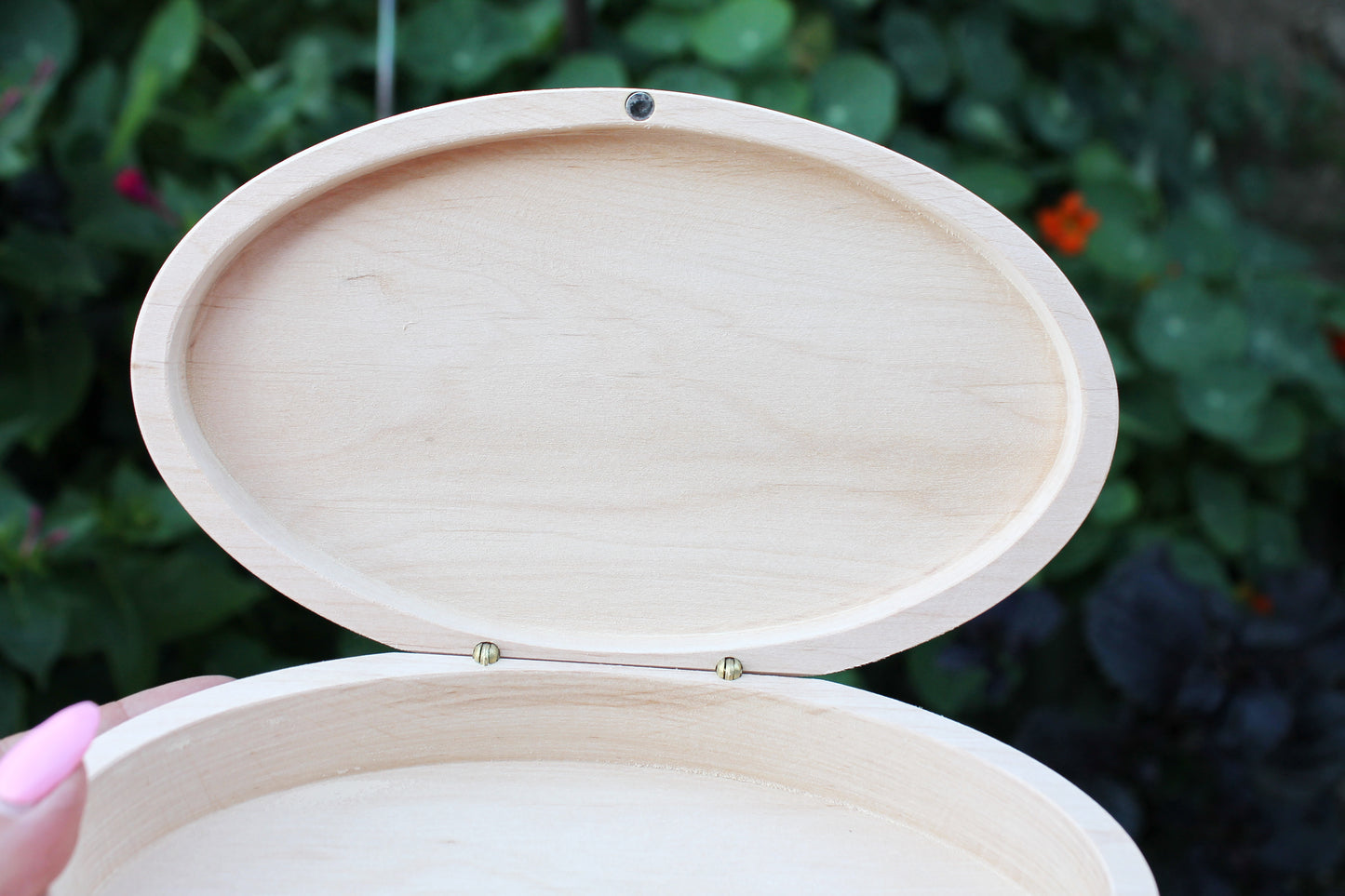 Oval unfinished wooden box 6.9 inches x 4.2 inches - eco-friendly - made from alder wood - oblong box on magnets