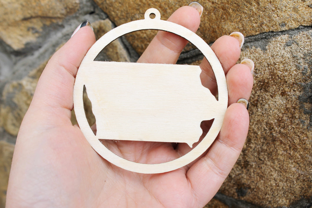 Iowa state round pendant - Laser Cut - unfinished blank - 3.1 inches - Iowa Map Inside Circle