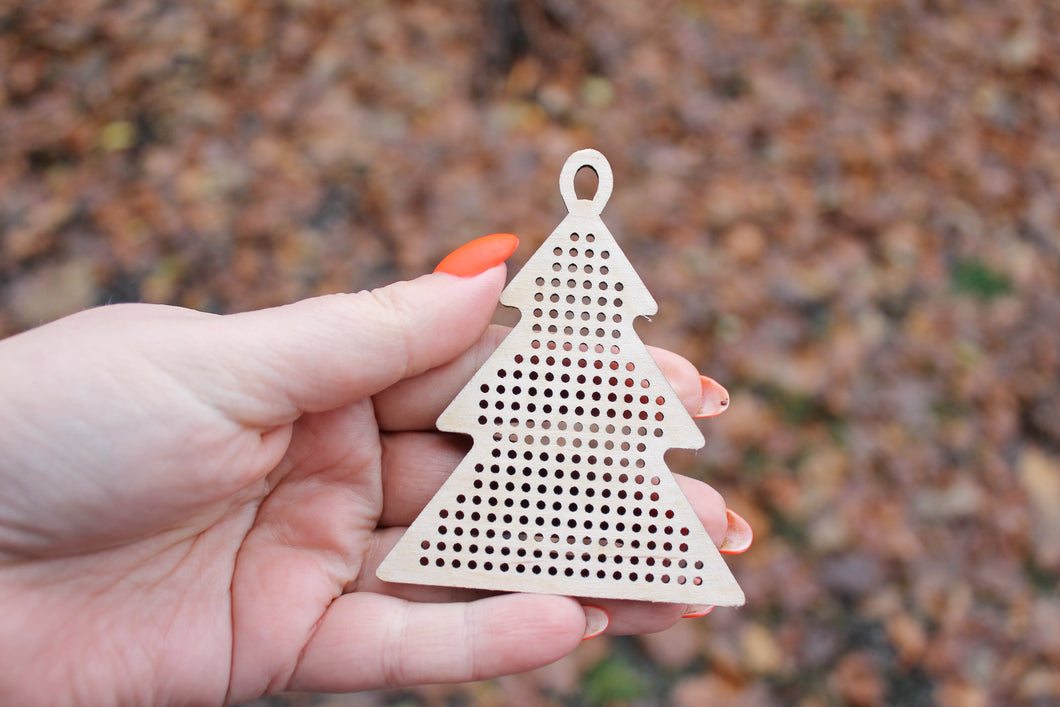 Christmas tree - Cross stitch blank 3.3 inches - blanks Wood Needlecraft Pendant, wooden cross stitch blank
