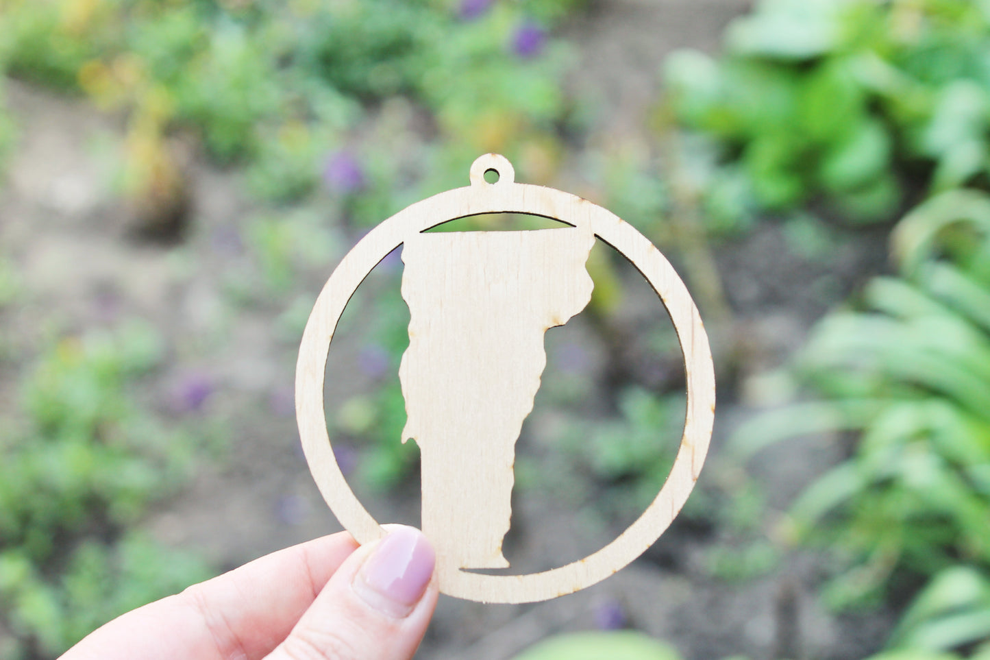 Vermont state pendant - Laser Cut - unfinished blank - 3.1 inches - Vermont Map Inside Circle