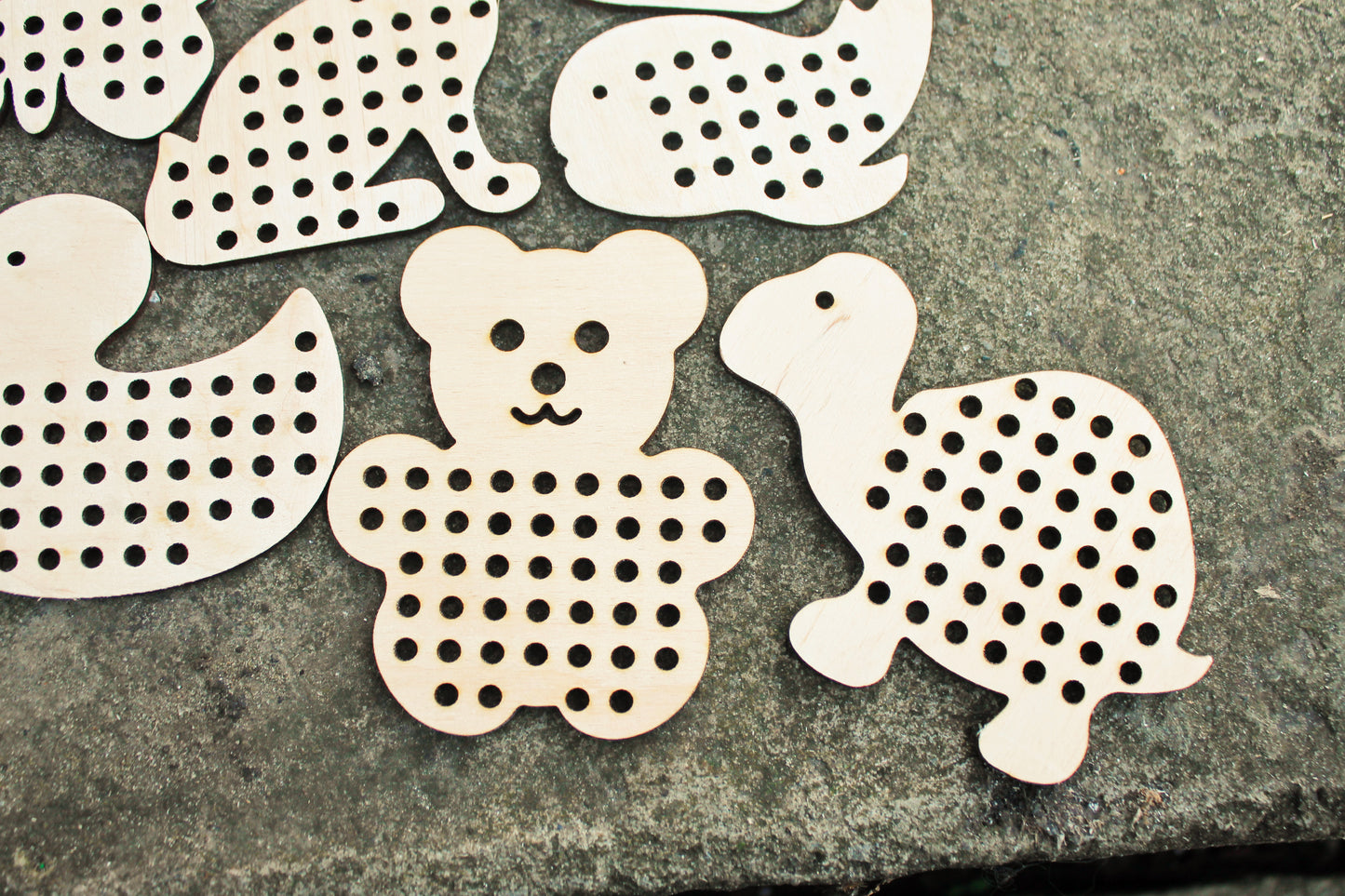 Montessori Lacing Toys - Animals Laser Cut - Educational games made of wood - laser cut educational toy - set of 10