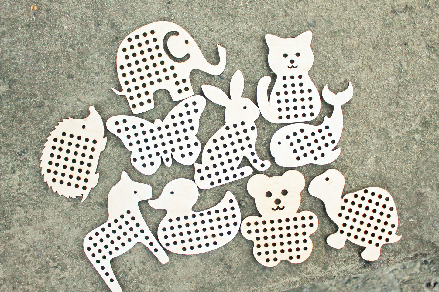 Montessori Lacing Toys - Animals Laser Cut - Educational games made of wood - laser cut educational toy - set of 10