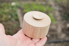 Load image into Gallery viewer, Small wooden box 70 mm 2.8 inches - round unfinished wooden box - with lid - beech wood

