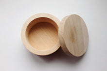 Load image into Gallery viewer, Round unfinished wooden box - with cover - natural, eco friendly - 80 mm diameter
