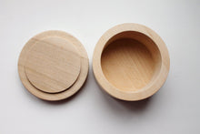 Load image into Gallery viewer, Round unfinished wooden box - with cover - natural, eco friendly - 80 mm diameter
