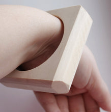 Load image into Gallery viewer, 25 mm Wooden square bangle unfinished with cut corners - natural eco friendly - Linden wood - 25 mm
