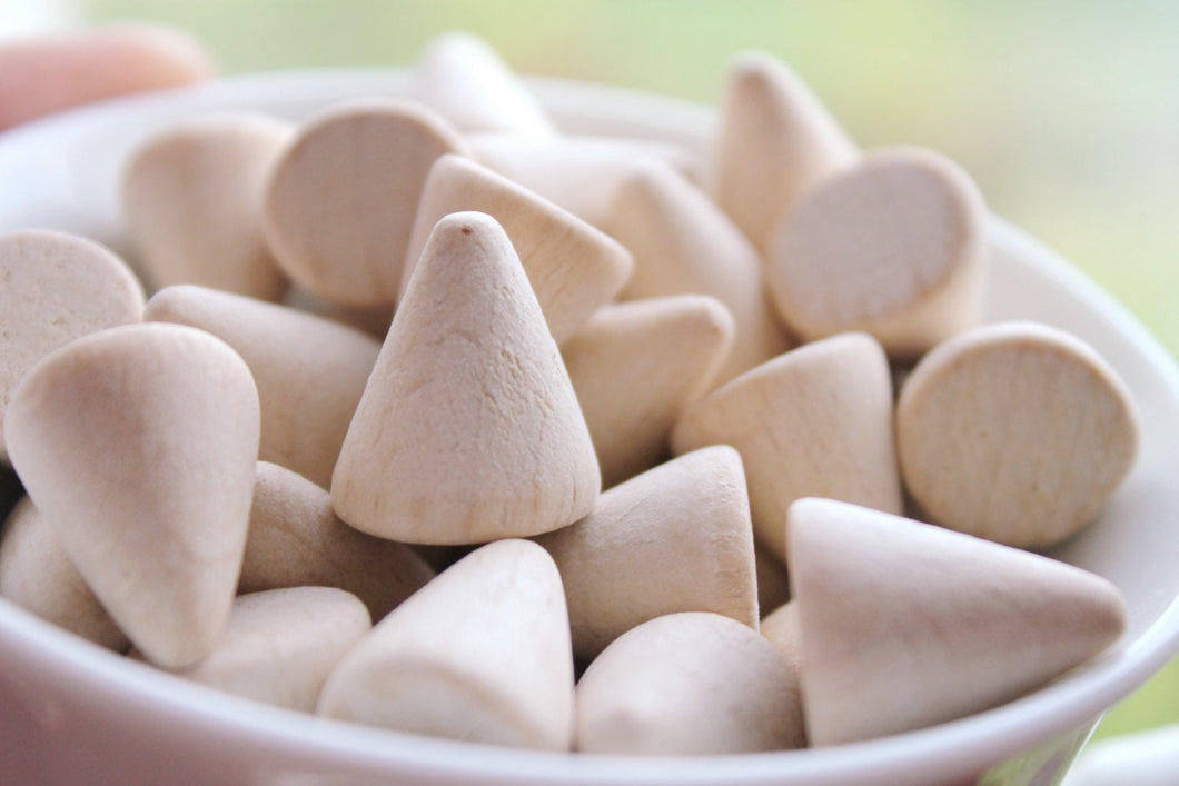 Wooden cones 17x12 mm 25 pcs - eco friendly - made of beech wood
